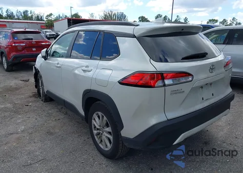 2022 Toyota Corolla Cross Le z USA, uszkodzony, nr VIN 7MUCAAAG9NV019636